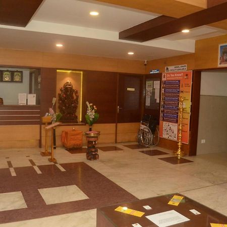 Hotel Kanakabhishegam First Hotel From The Thirukadaiyur Temple Tirukkadaiyur Buitenkant foto