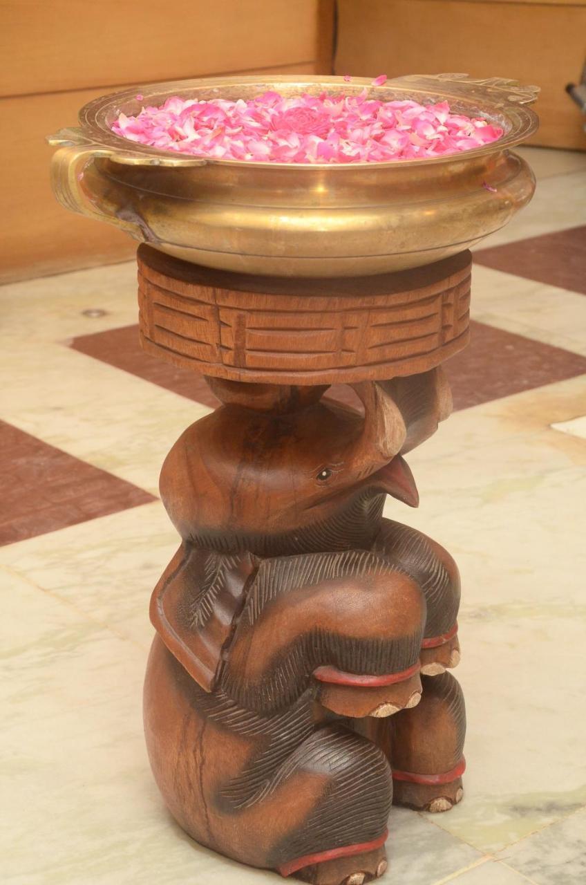 Hotel Kanakabhishegam First Hotel From The Thirukadaiyur Temple Tirukkadaiyur Buitenkant foto