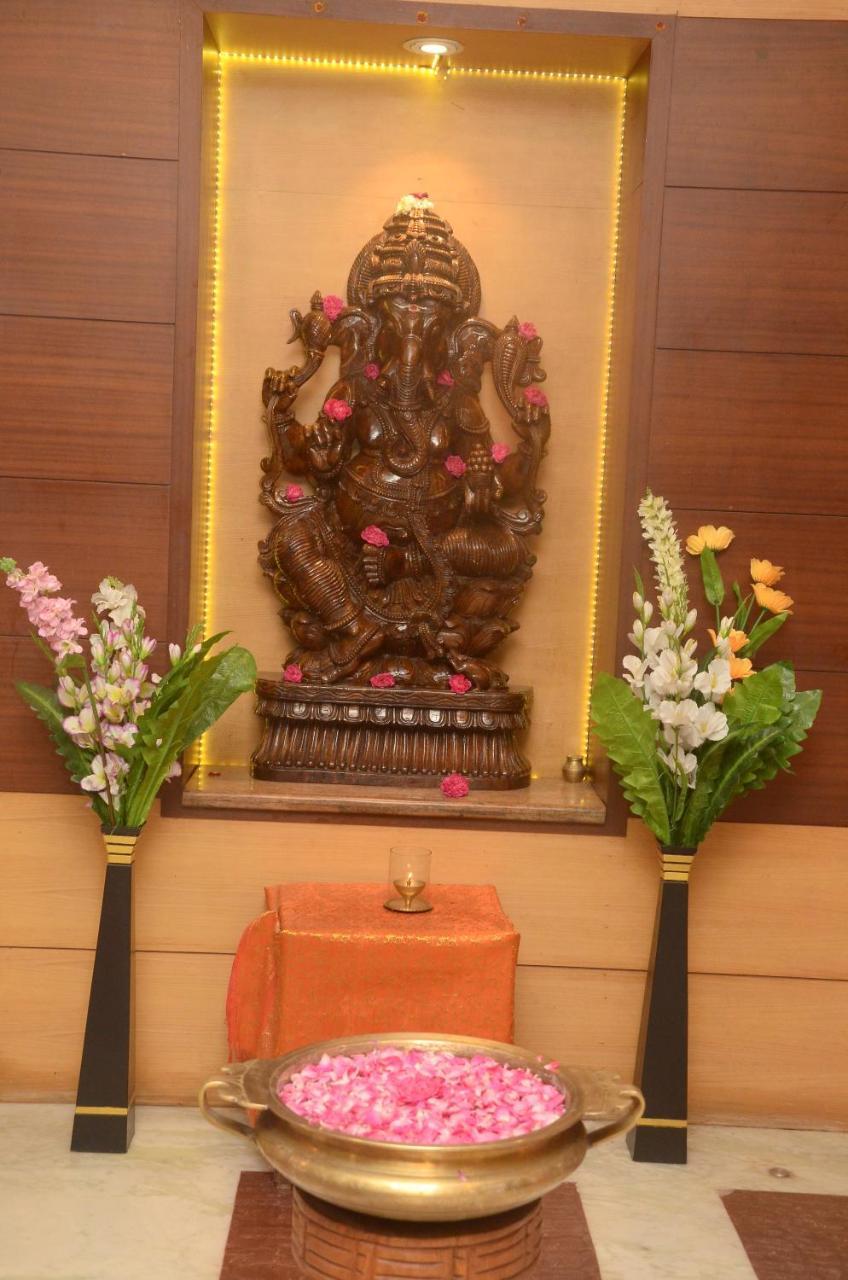 Hotel Kanakabhishegam First Hotel From The Thirukadaiyur Temple Tirukkadaiyur Buitenkant foto